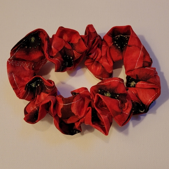 SOLD! Poppy Scrunchie - Picture 2 of 4